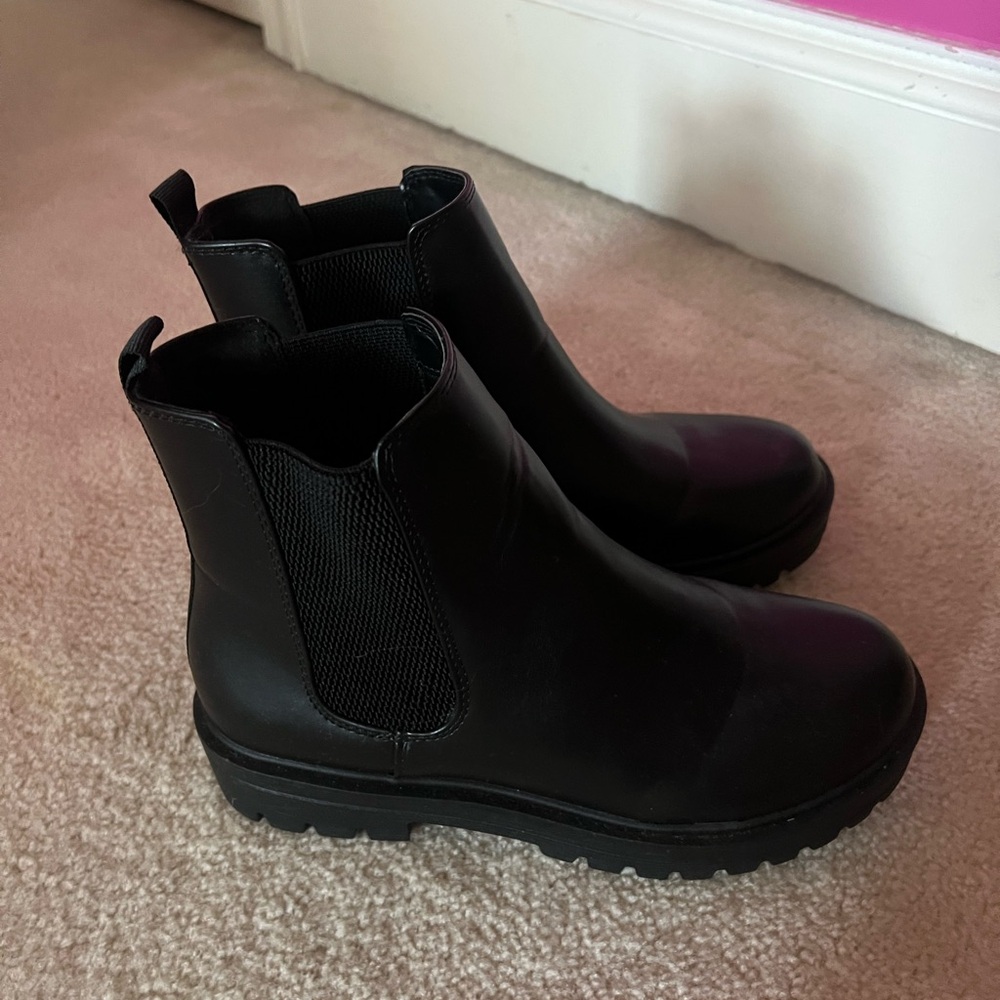 Black Ankle Chelsea Boots